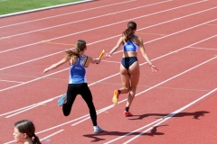 Štafeta 4x100m Tamara Turčanová odovzdáva Michaele Grossovej