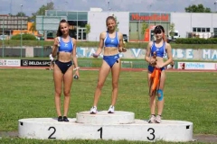 Zlatá disciplína 200m, zľava Michaela Grossová, Laura Frličková a Alexandra Moricová